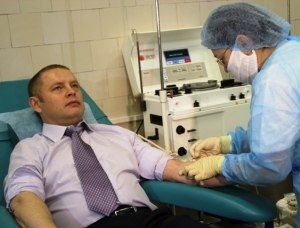 Сотрудники челябинского исполкома "Единой России" сдали кровь